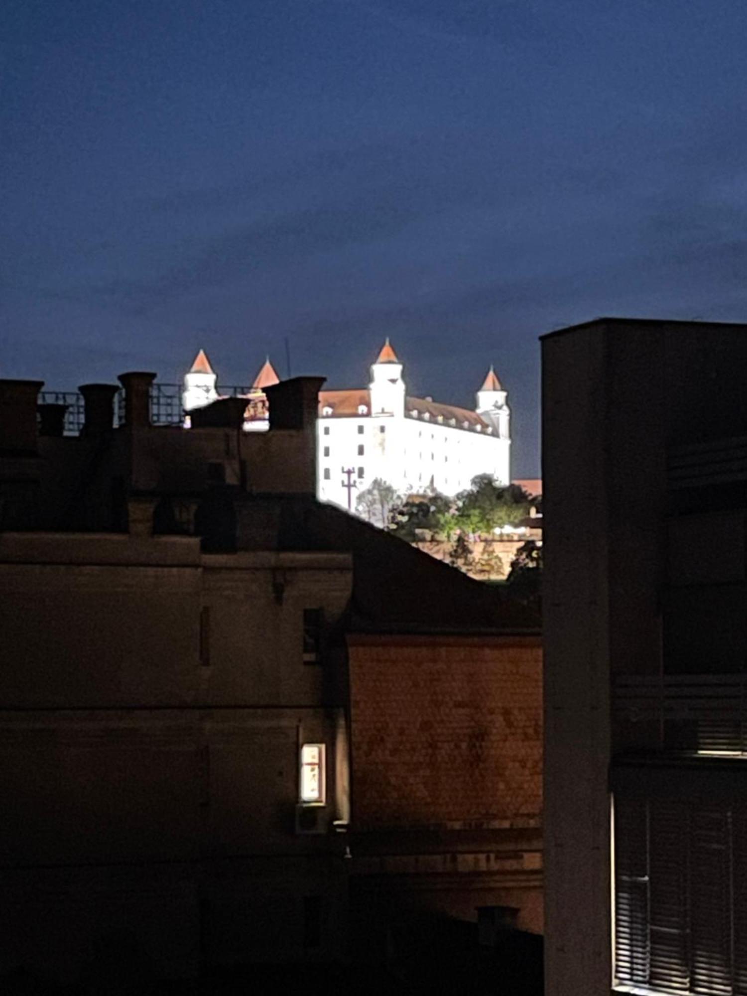 Old Town Apartment Black Bratislava Exterior foto