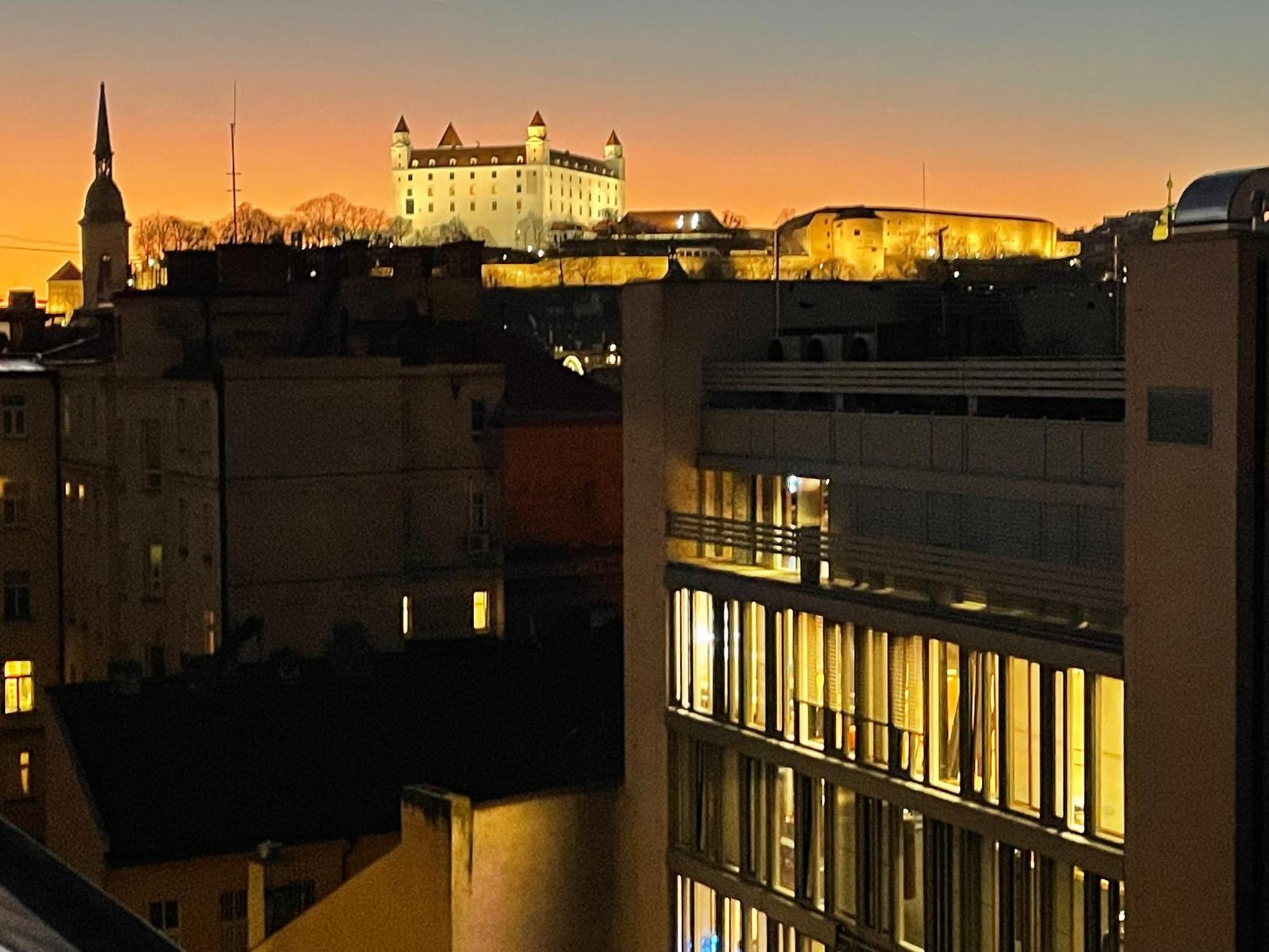 Old Town Apartment Black Bratislava Exterior foto
